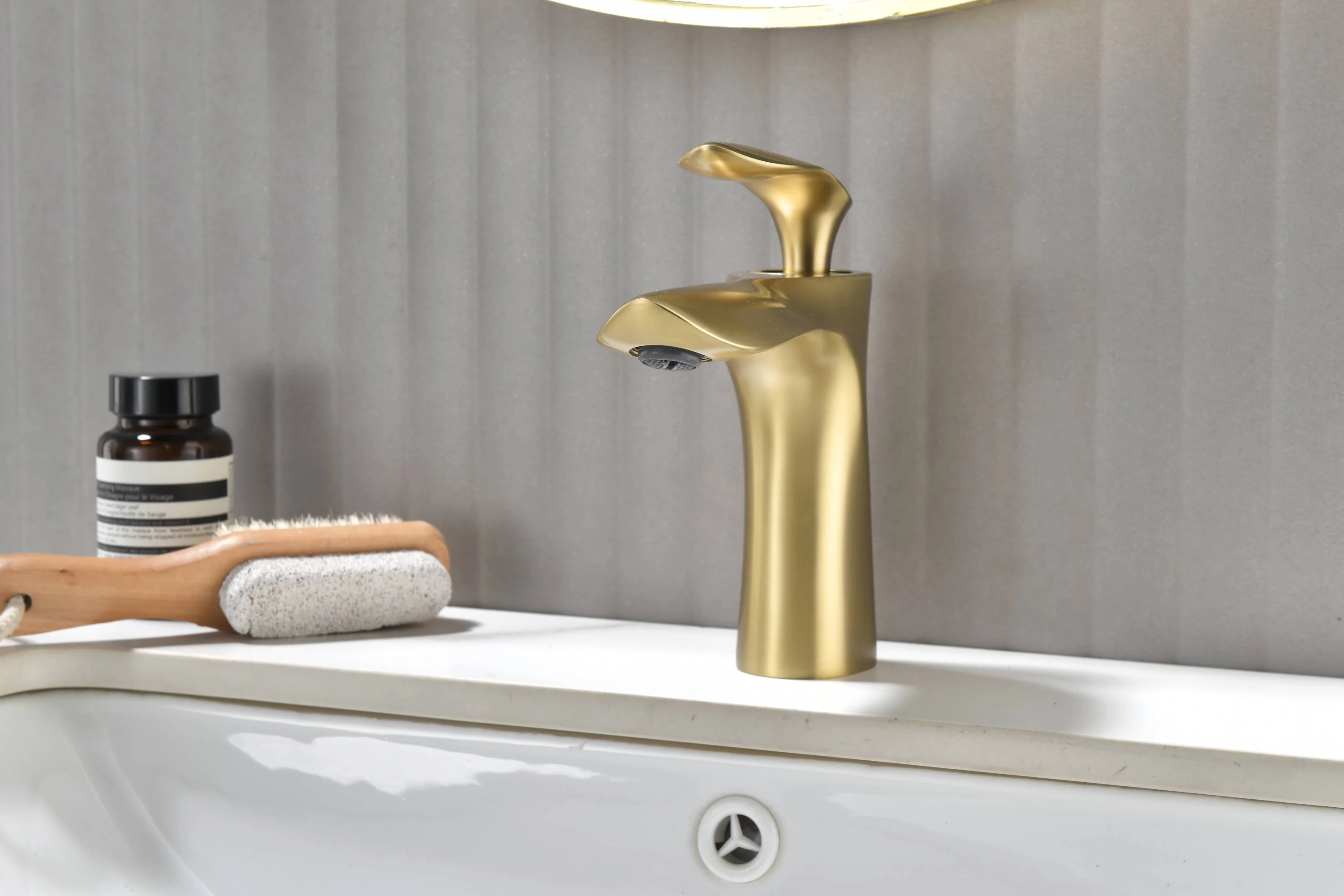 Brushed Gold Bathroom Sink Faucet single handle with pop up non-overflow brass drain - Image 3