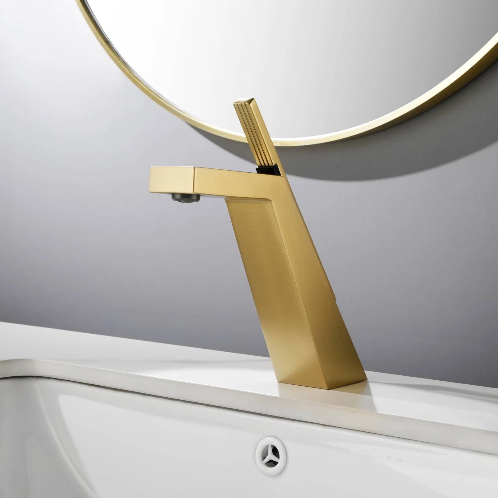 Brushed Gold or matte black or brushed nickel Bathroom Sink Faucet single handle with pop up overflow brass drain - Image 2