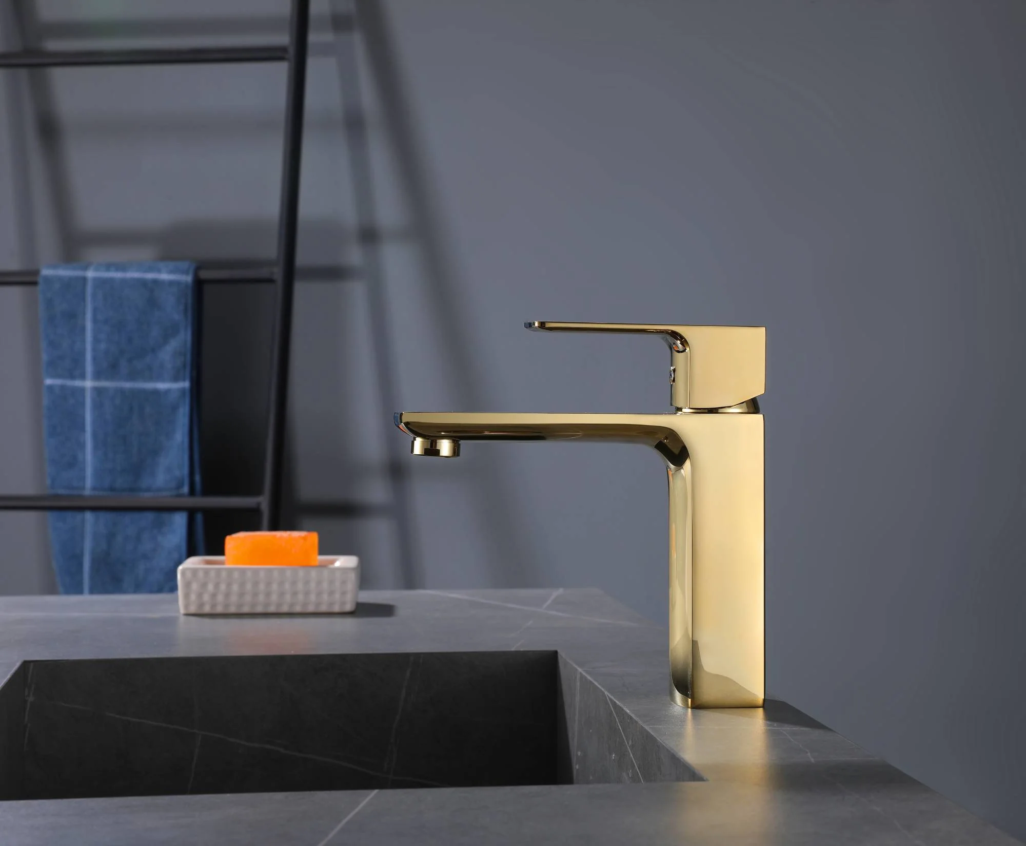 Polished gold single handle brass bathroom faucet with pop up drain - Image 6